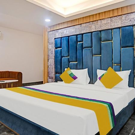 Itsy Hotels Phoenix Indore Bagian luar foto